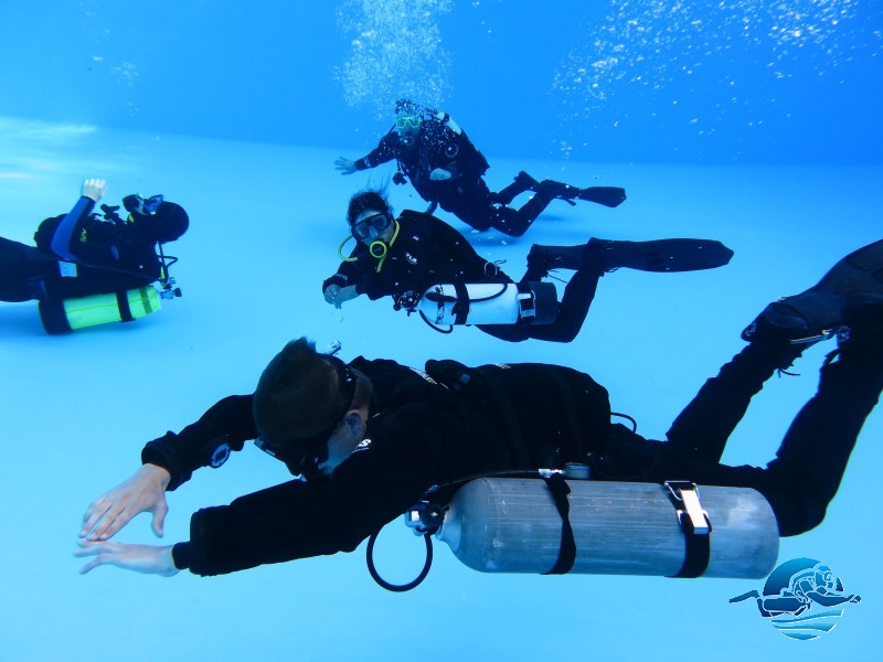 Sidemount Pooltraining im Pool