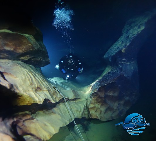 Sidemount Cave Frankreich 4 September 2015