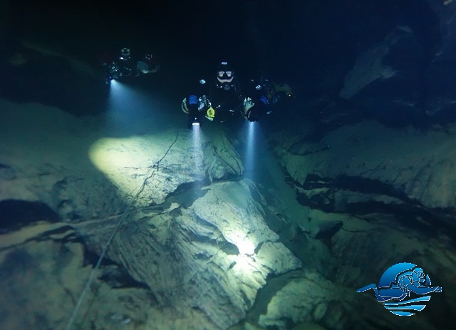 Sidemount Cave Frankreich 8 September 2015