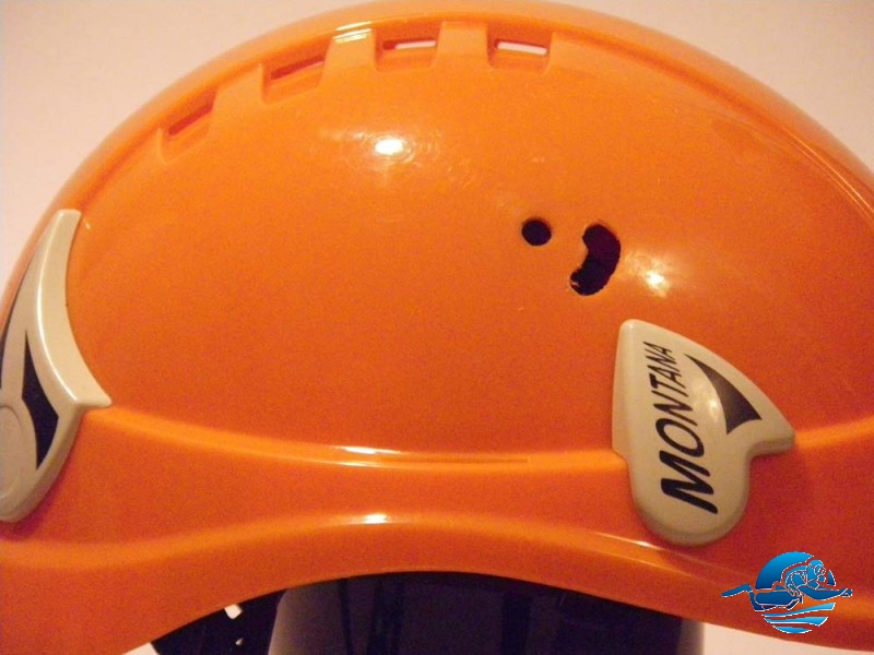 Helm mit Bohrung und Nut