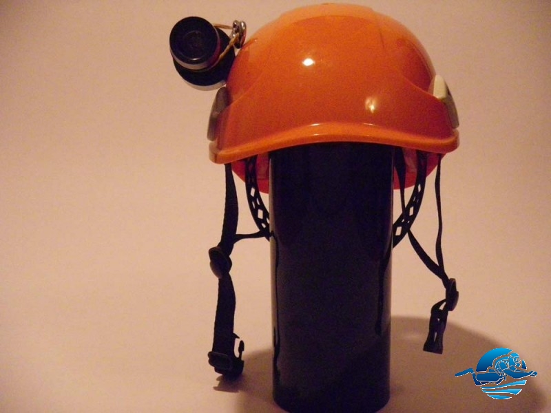 Helm mit Lampe, frontal